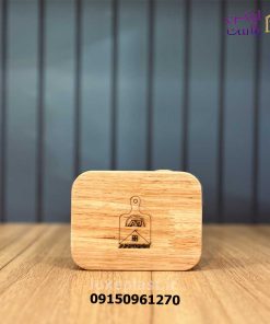 زیر قاشقی چوبی ایستاده کنار گاز 1209