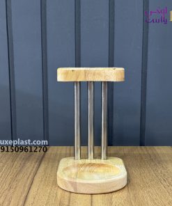 زیر قاشقی چوبی ایستاده کنار گاز 1209