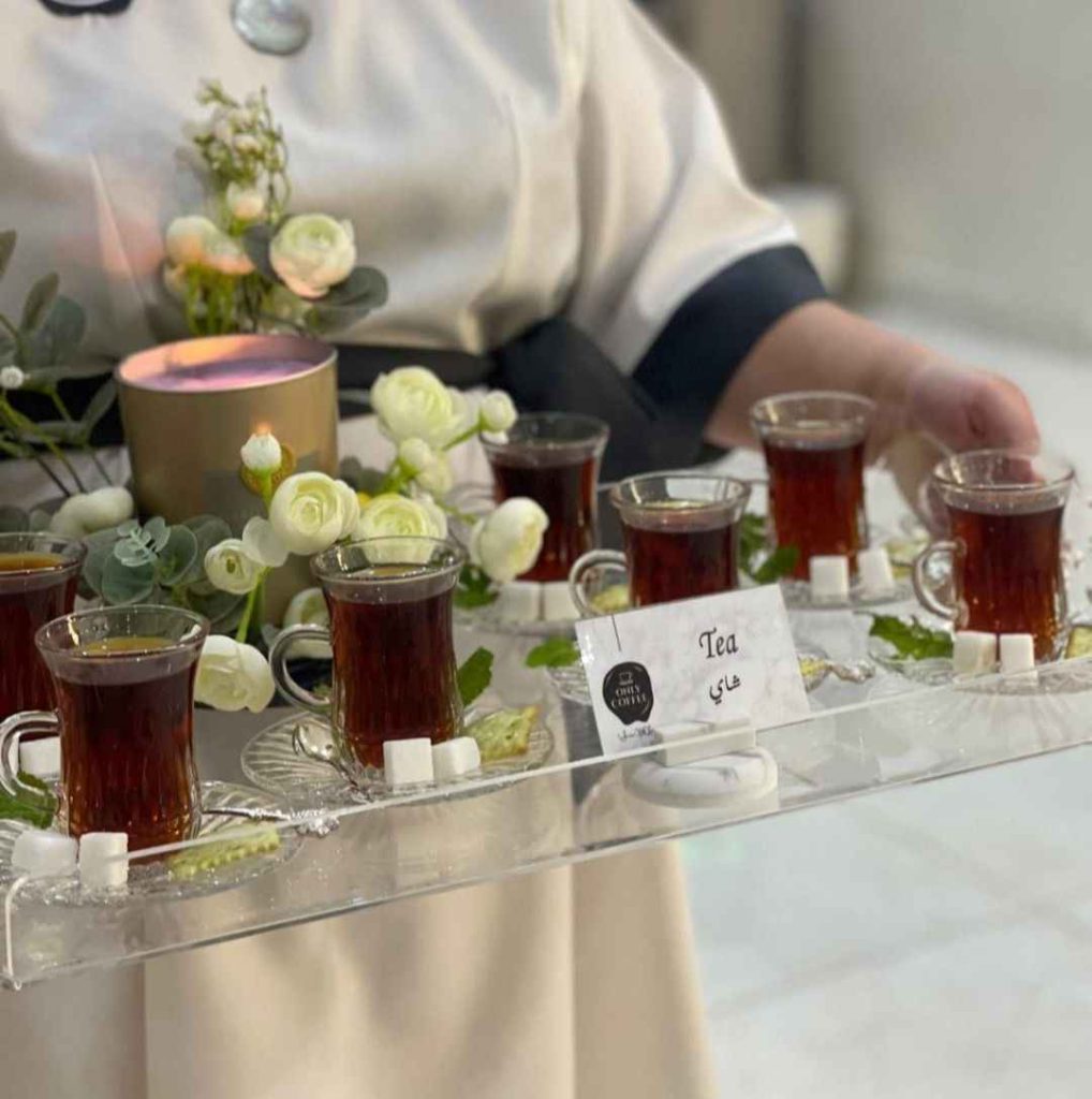 تزیین سینی چای خواستگاری با گل سفید