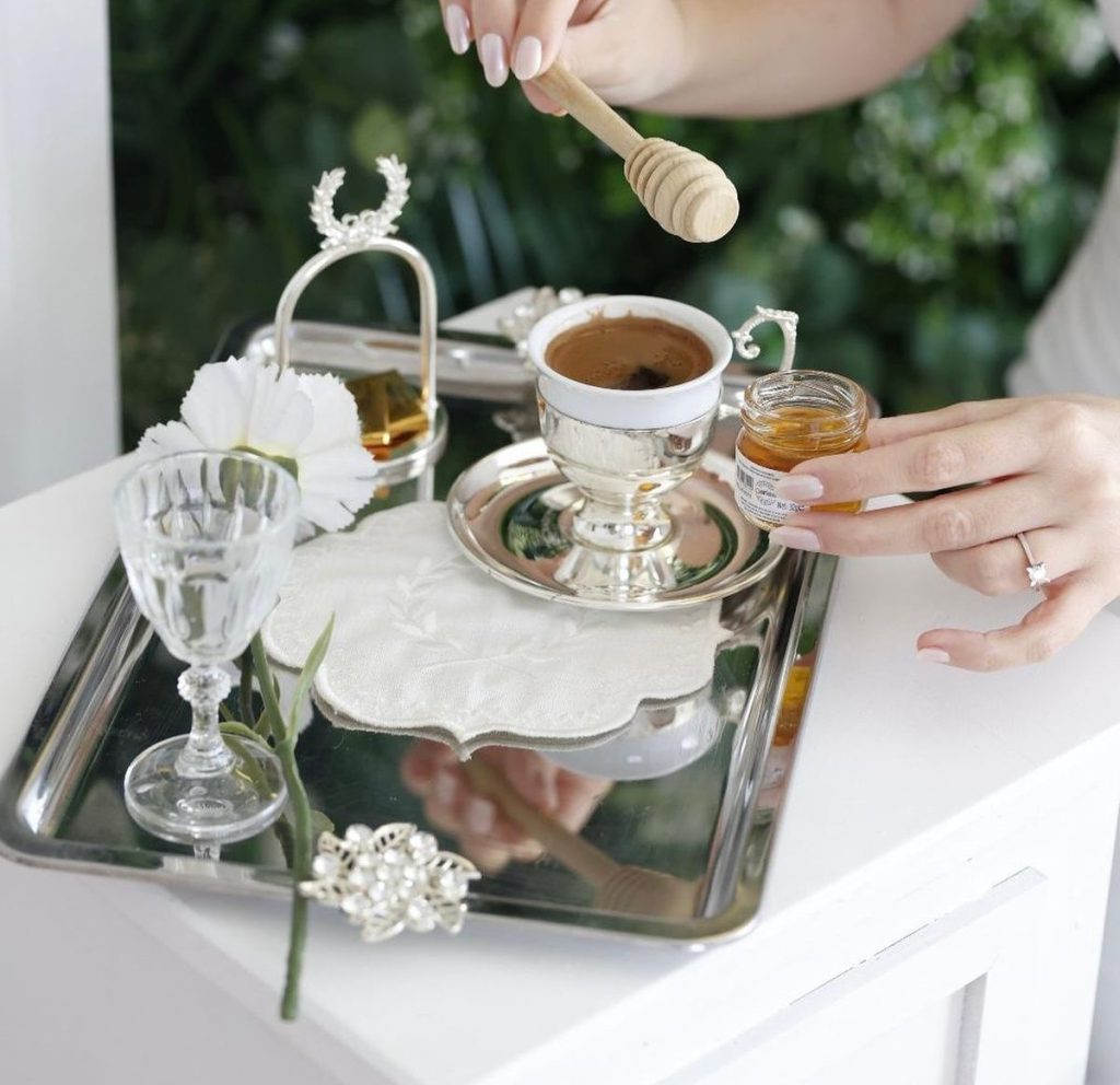 14 ایده خلاقانه برای تزیین سینی خواستگاری؛ از ساده تا فوق‌لاکچری