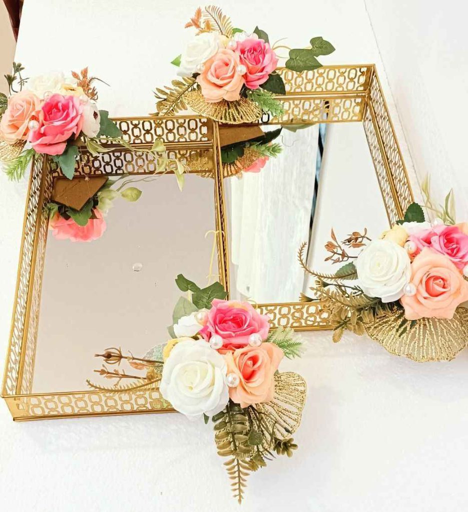 حلقه گل دور سینی برای خواستگاری